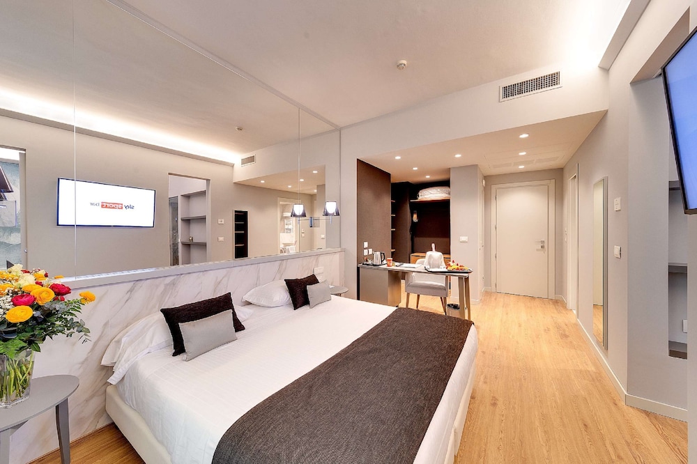 Suite, King Bed, Sofa, Living Area