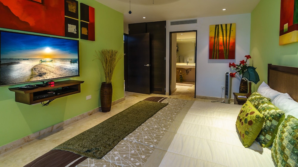 The Elements Oceanfront & Beachside Condo Hotel photo5