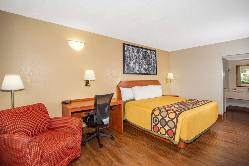 Super 8 By Wyndham North Palm Beach 24/58