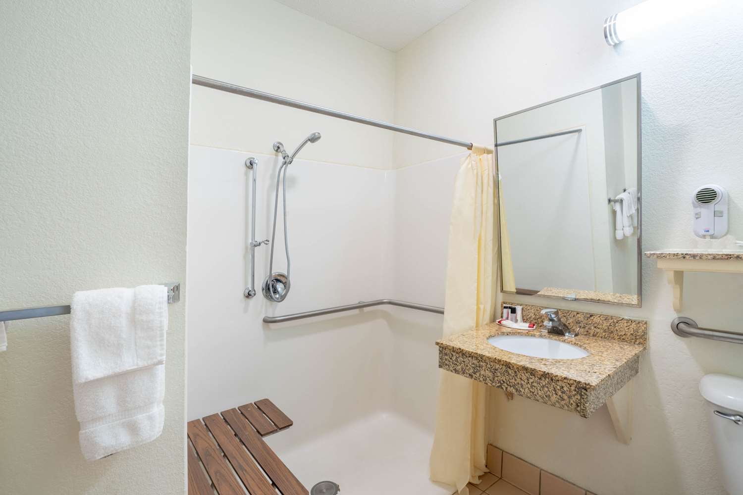 Baymont by Wyndham Albany, KY 34/34