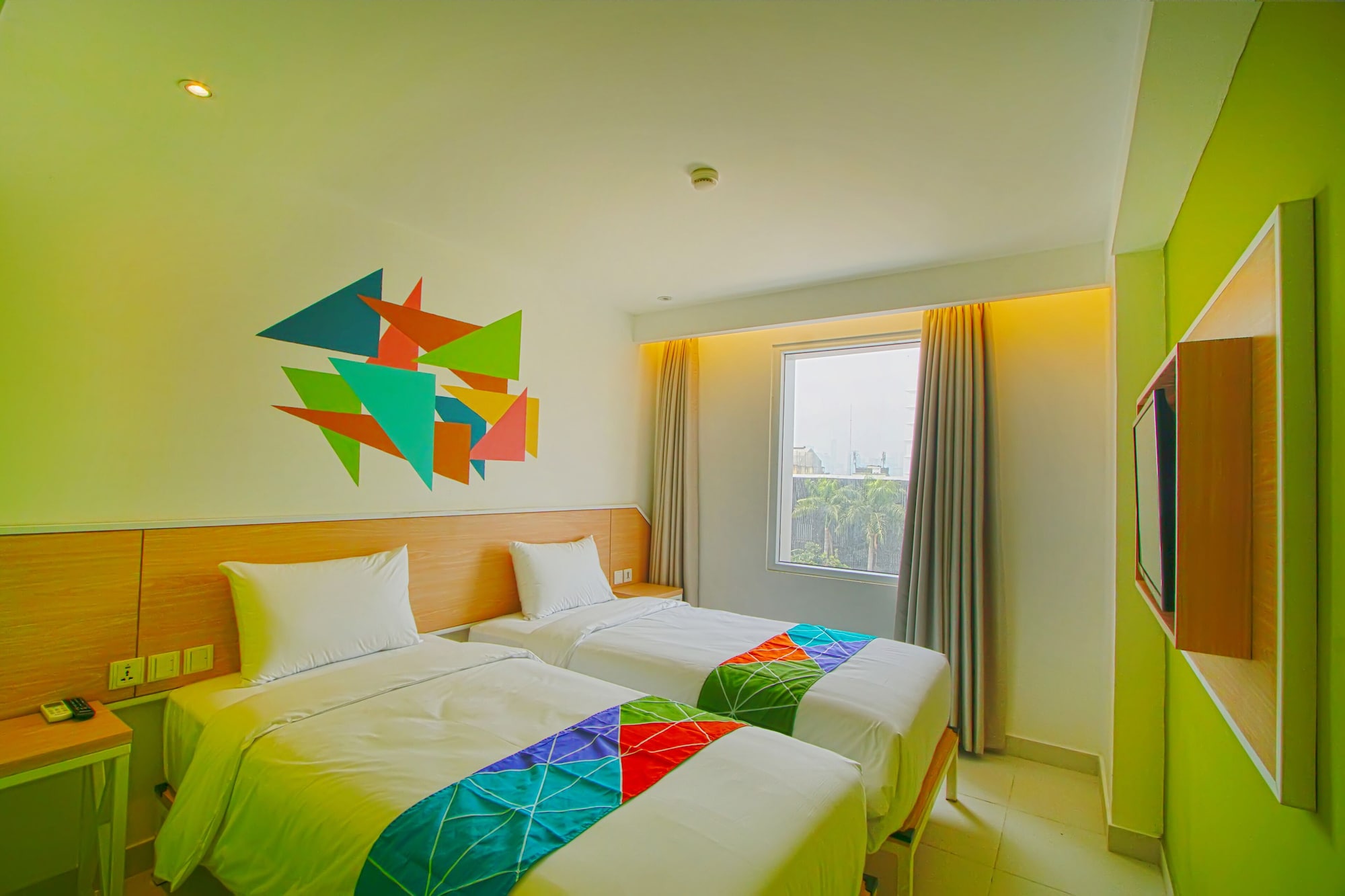 EXPRESS, TWIN BEDS