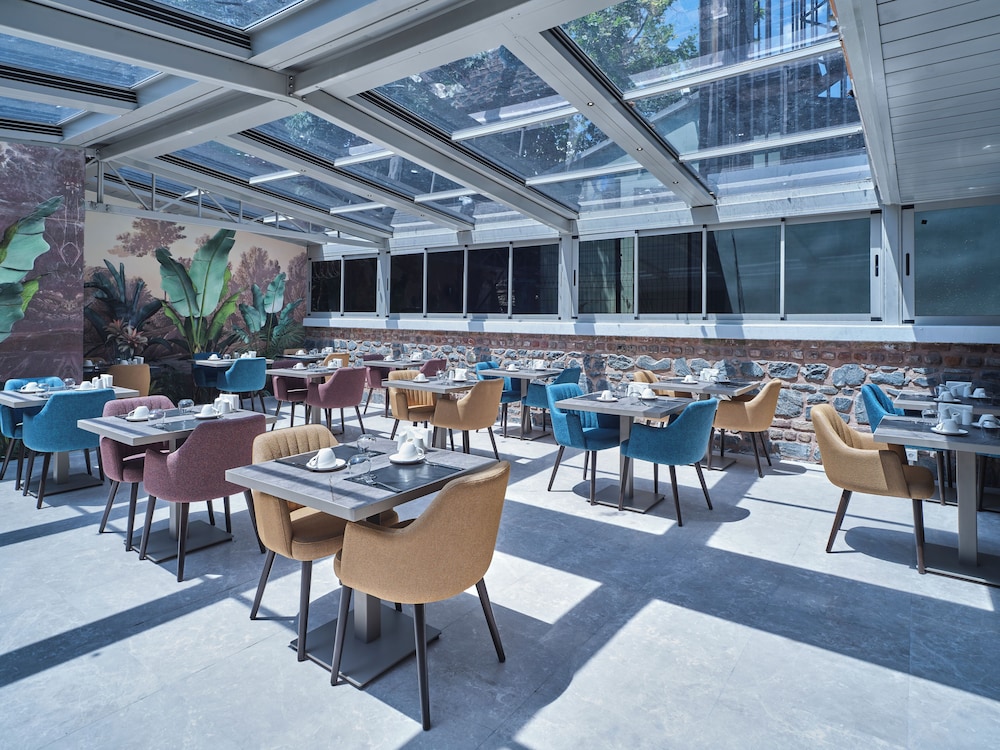 Four G Hotel 42/50