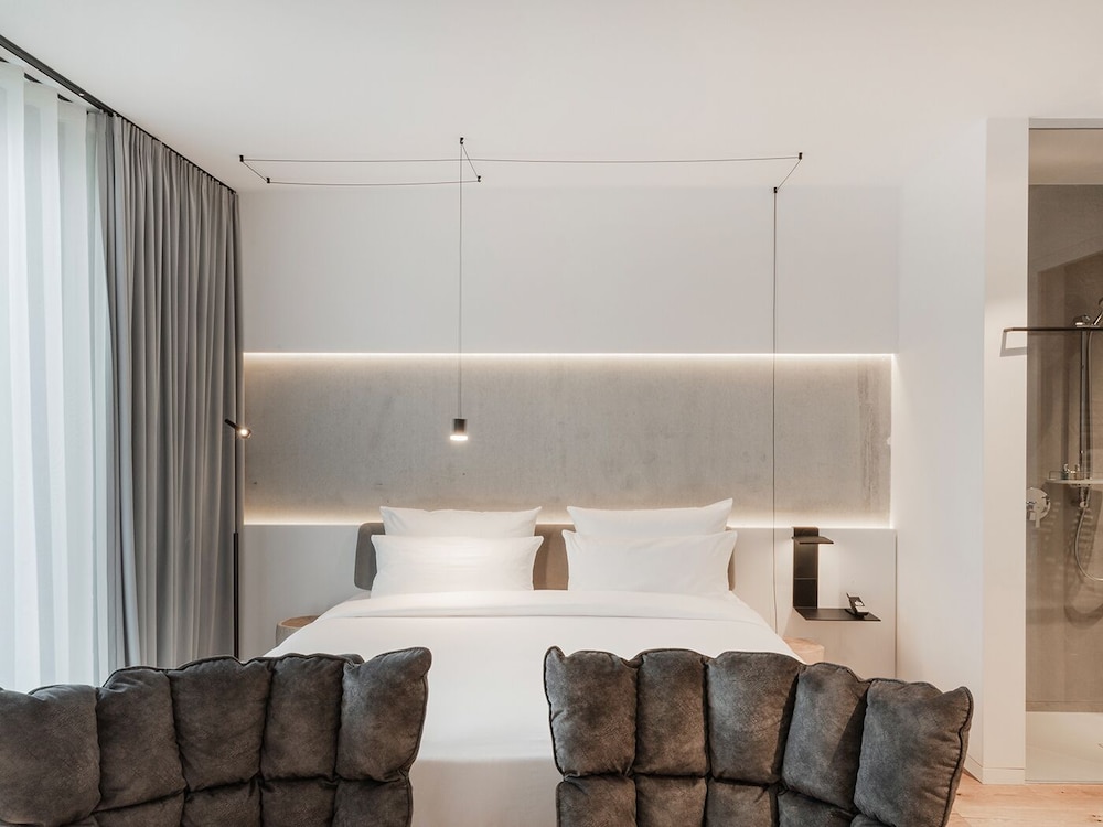 Lounge, Deluxe, King Bed، KPM Hotel and Residences 3/6
