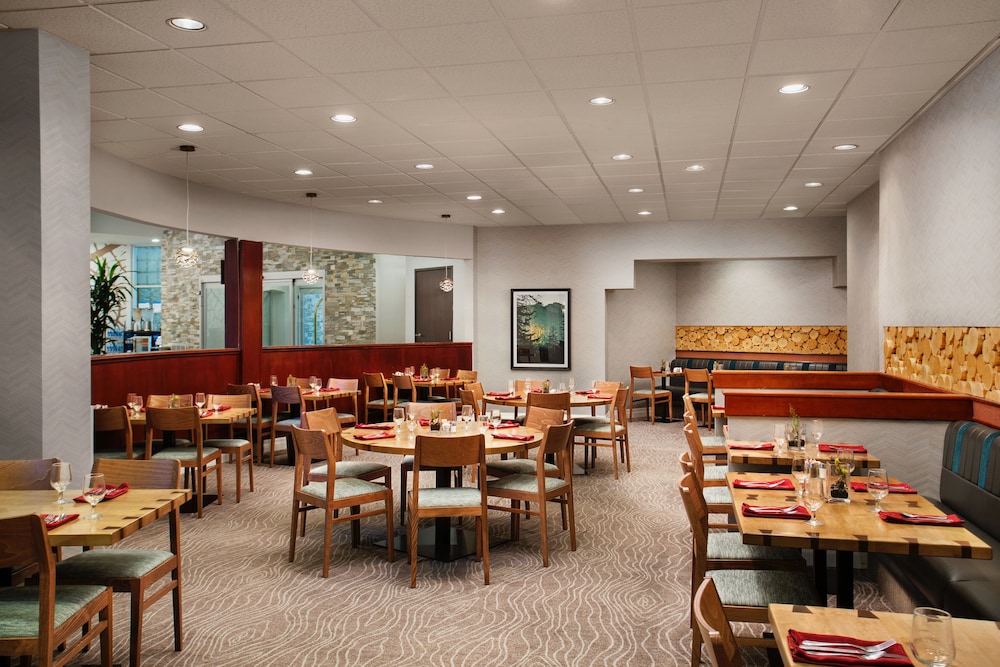 AC Hotel By Marriott Portland Lake Oswego 53/68