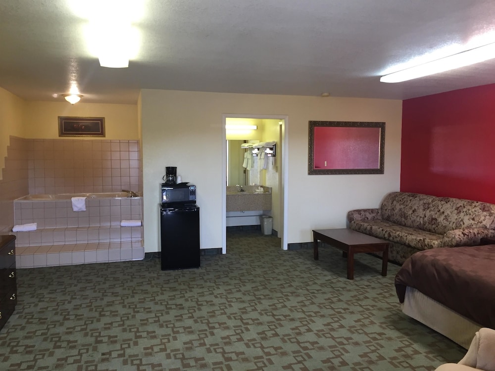 Americas Best Value Inn Batesville 20/33