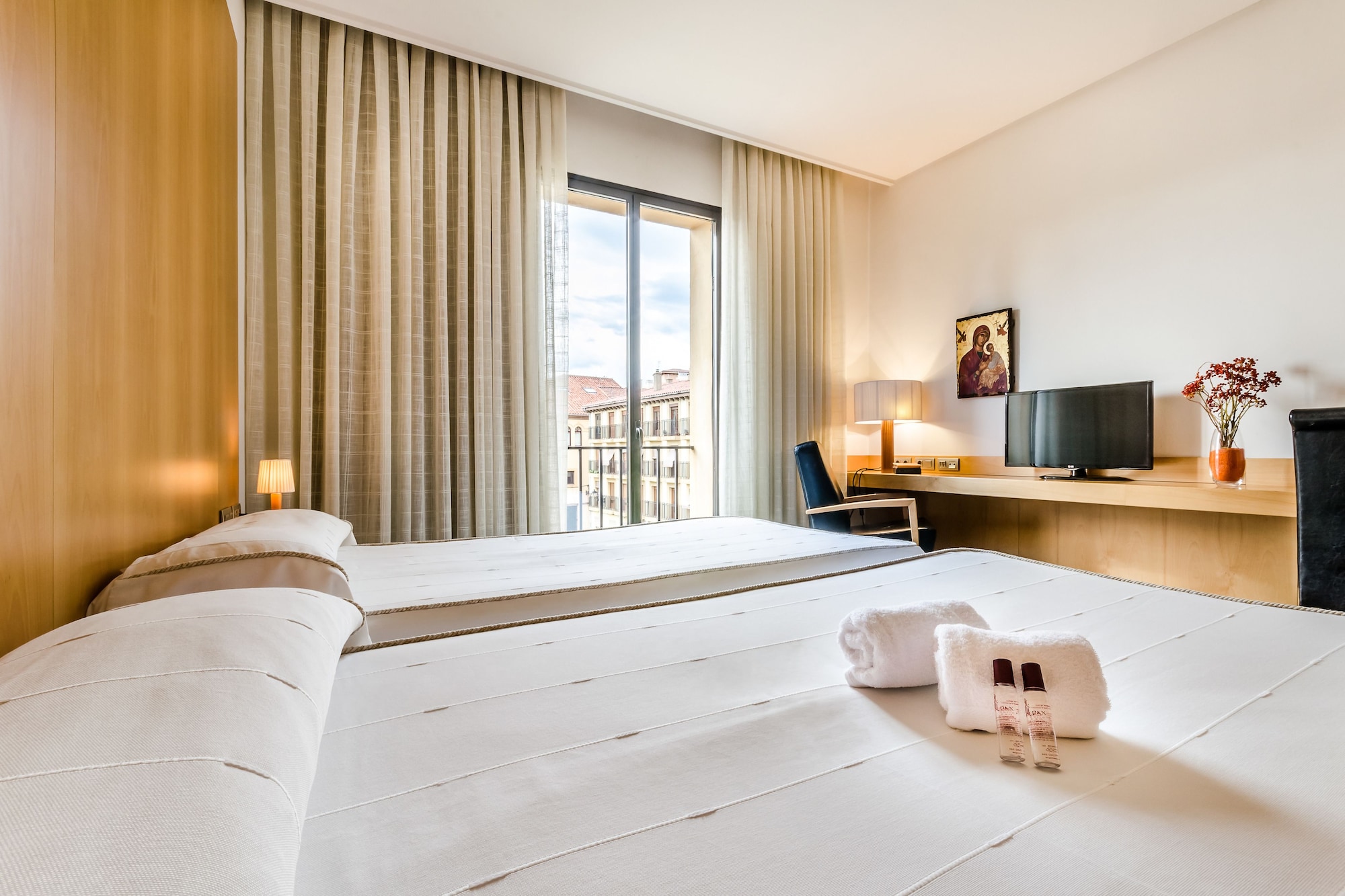 ROOM, SINGLE, DOUBLE BED