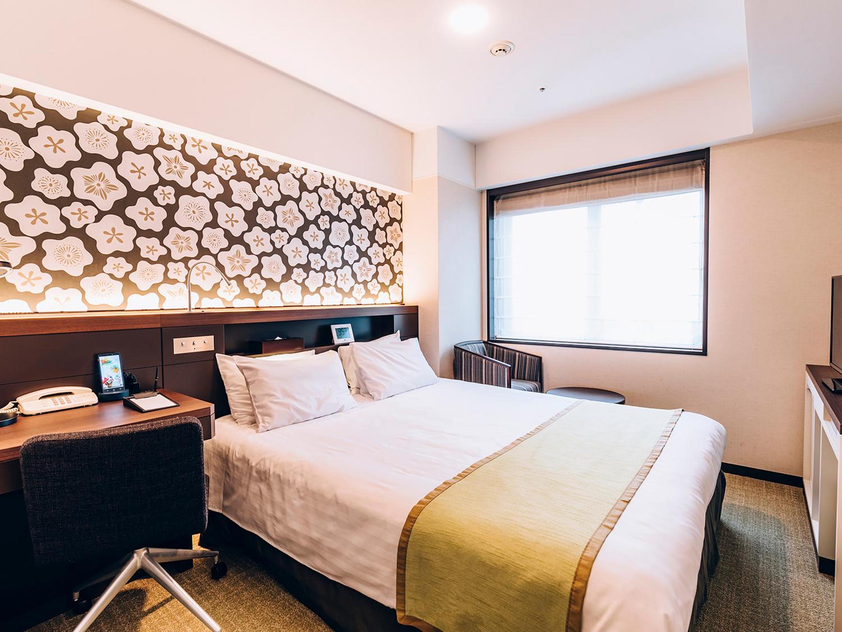 Casual, Queen Bed