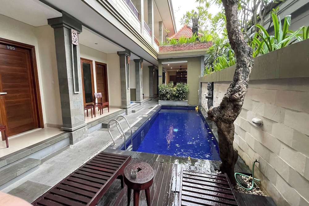 Singgah Hotel Seminyak 11/23