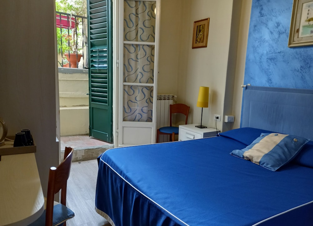 1 BEDROOM, ECONOMY, DOUBLE BED, PRIVATE BATHROOM, SMALL
