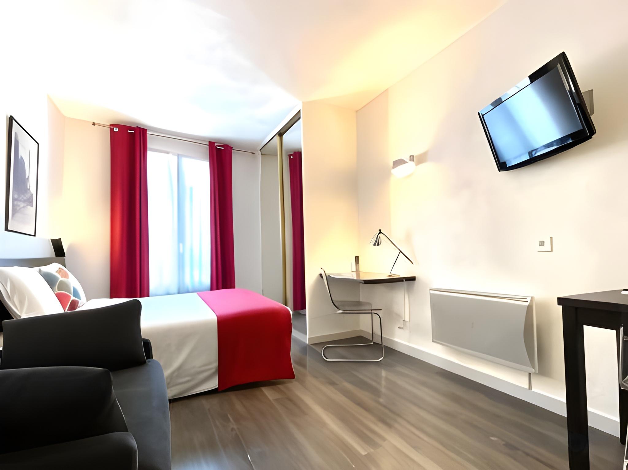 Classic, Studio, Queen Bed, Sofa