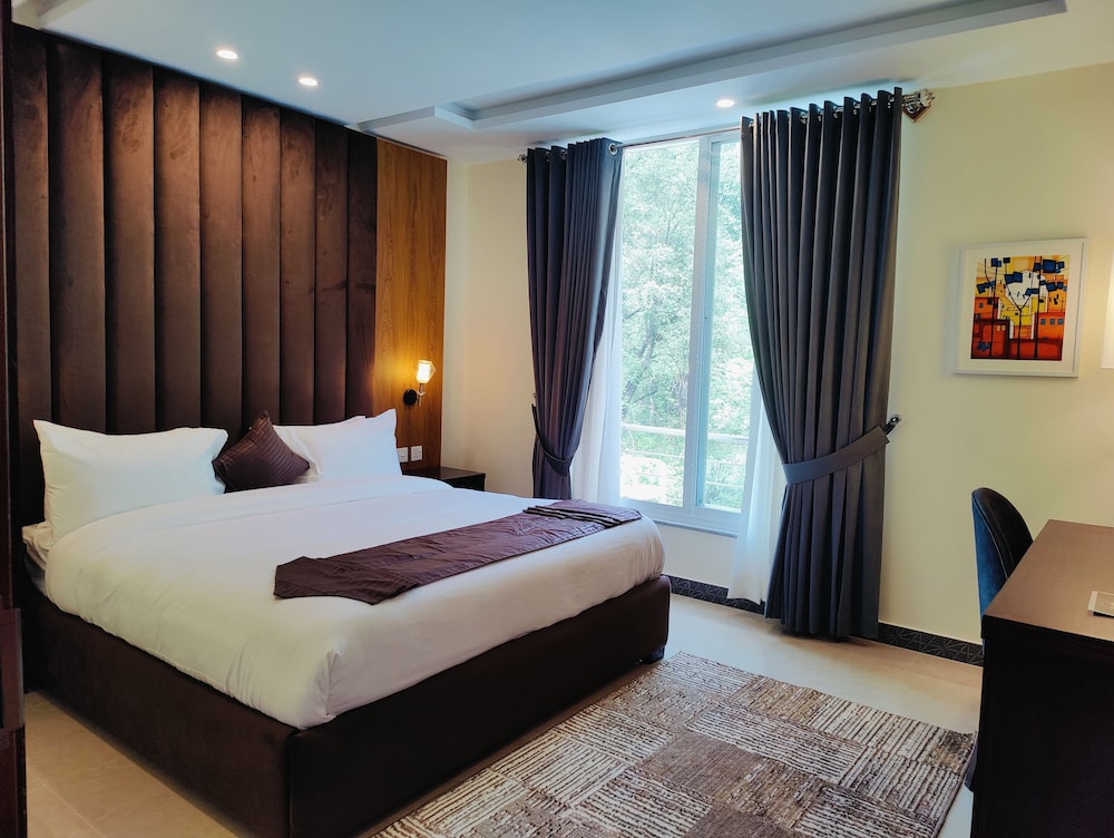 Pinemont Hotel Murree 18/57