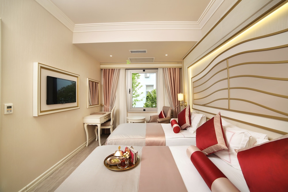Halifaks Hotel 15/50
