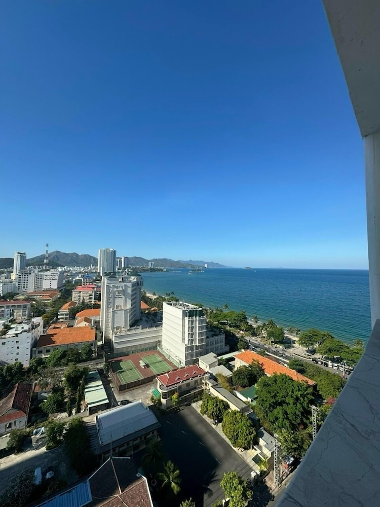 Nha Trang Palace Hotel 62/66