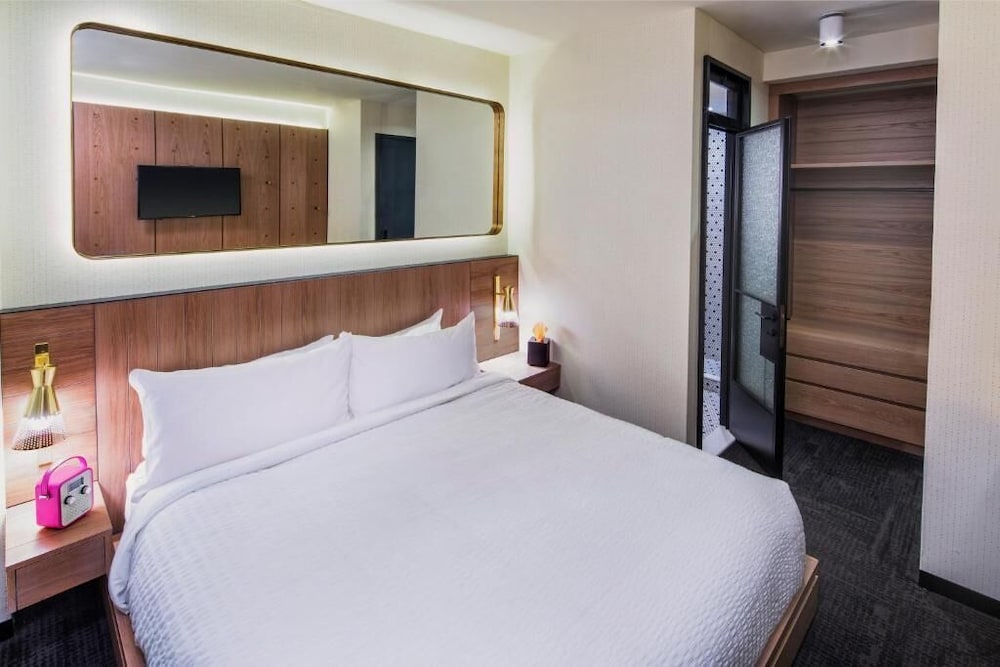 PREMIUM, KING BED