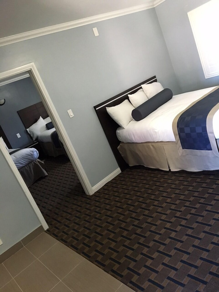 Hollywood Palms Inns & Suites 56/56