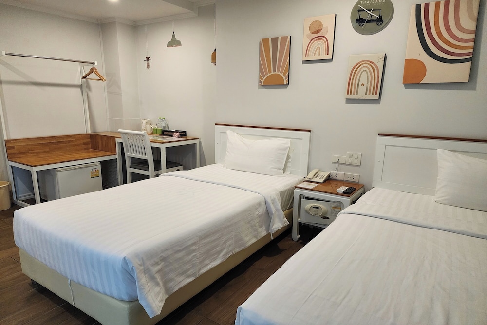 J Place Hotel 17/50