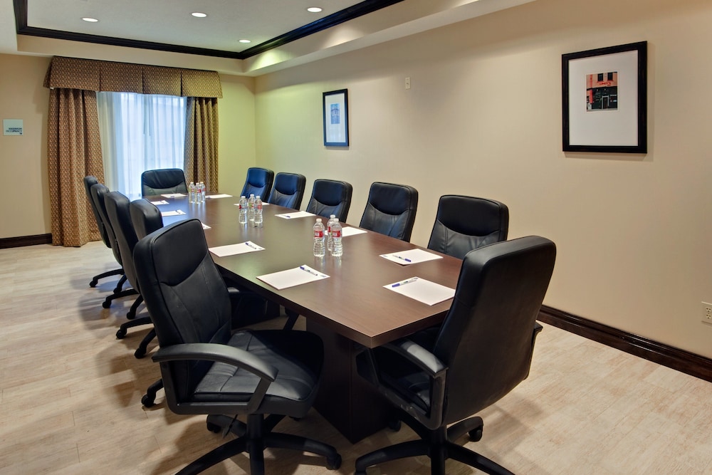 Holiday Inn Express Hotel Suites Albuquerque Airport 43/44