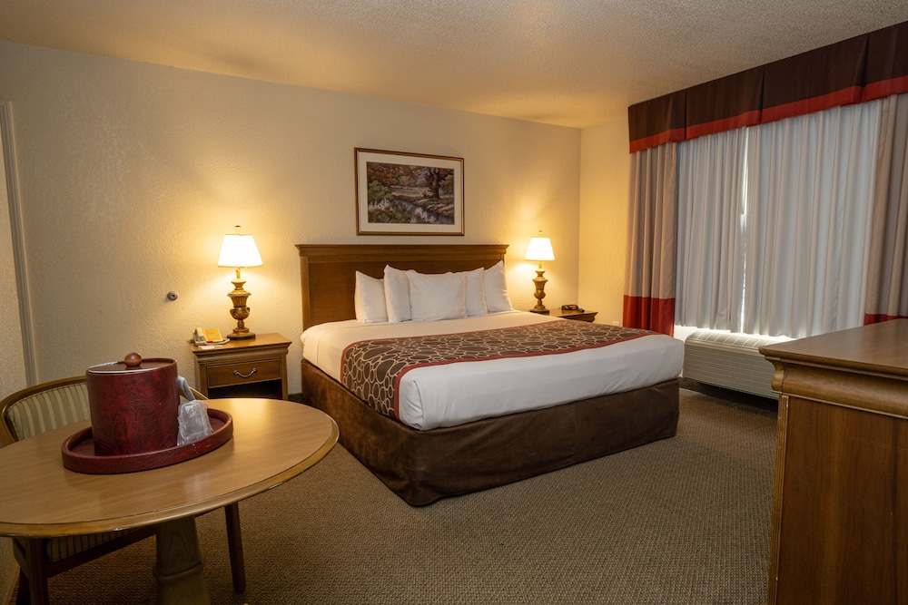 Hilltop Inn & Suites - North Stonington 18/60