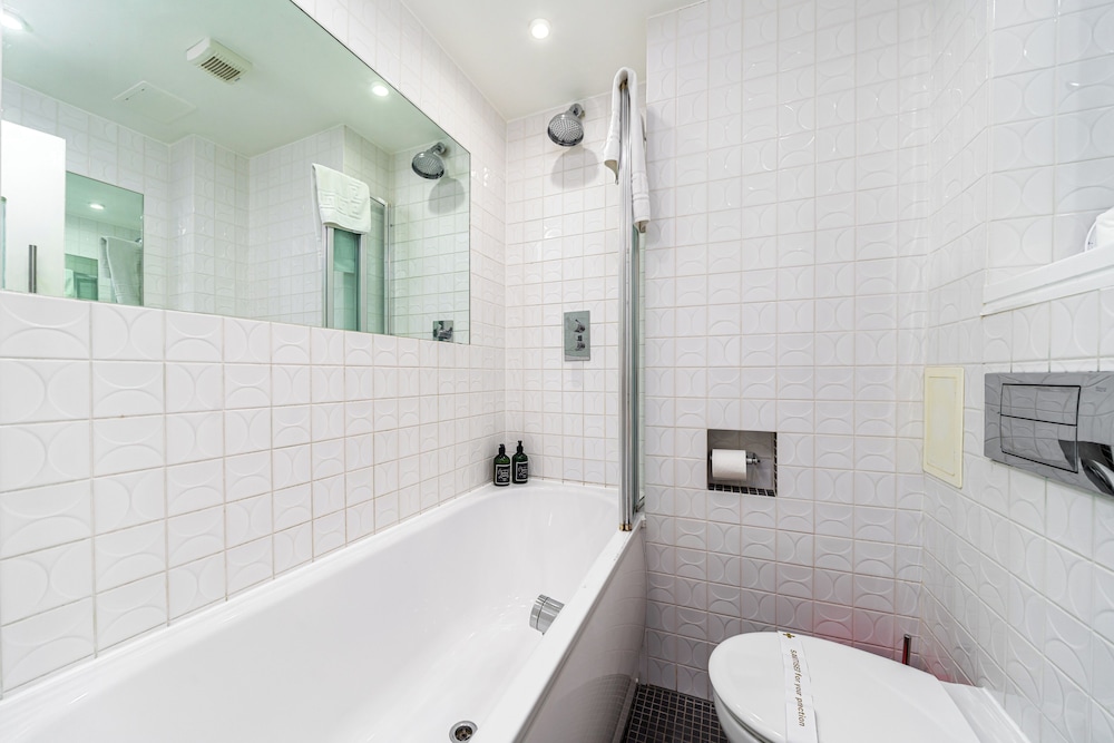 The Whitechapel Hotel 40/50
