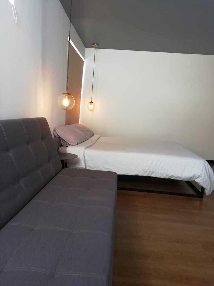 ROOM, QUADRUPLE