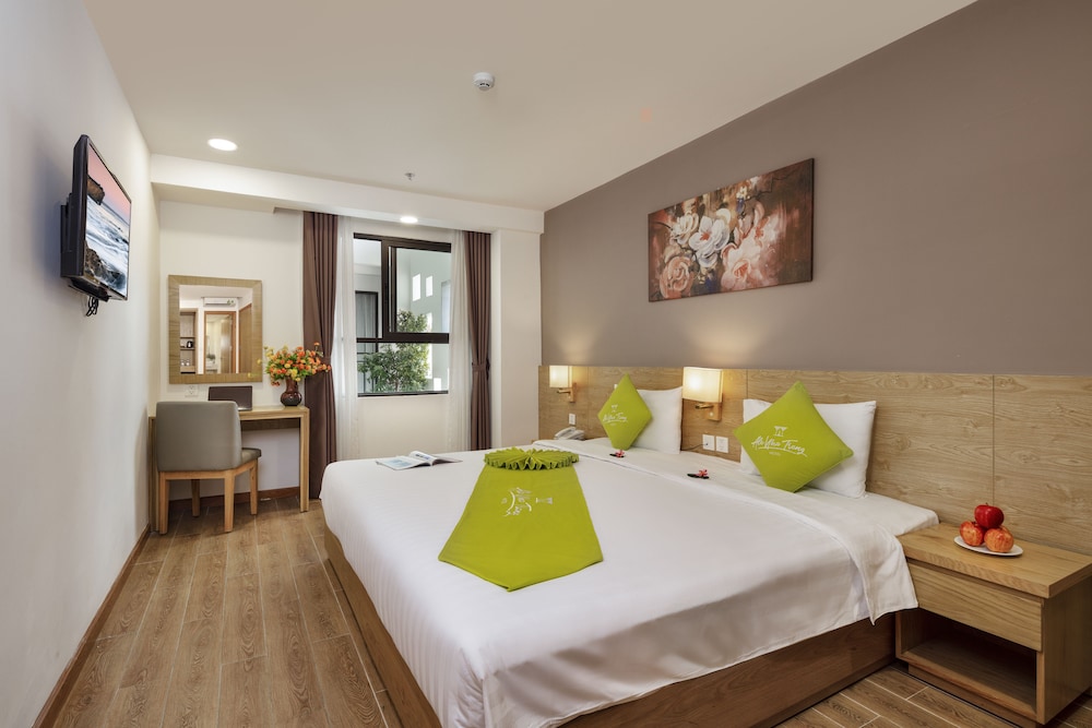 DELUXE, DOUBLE OR TWIN BED, BALCONY