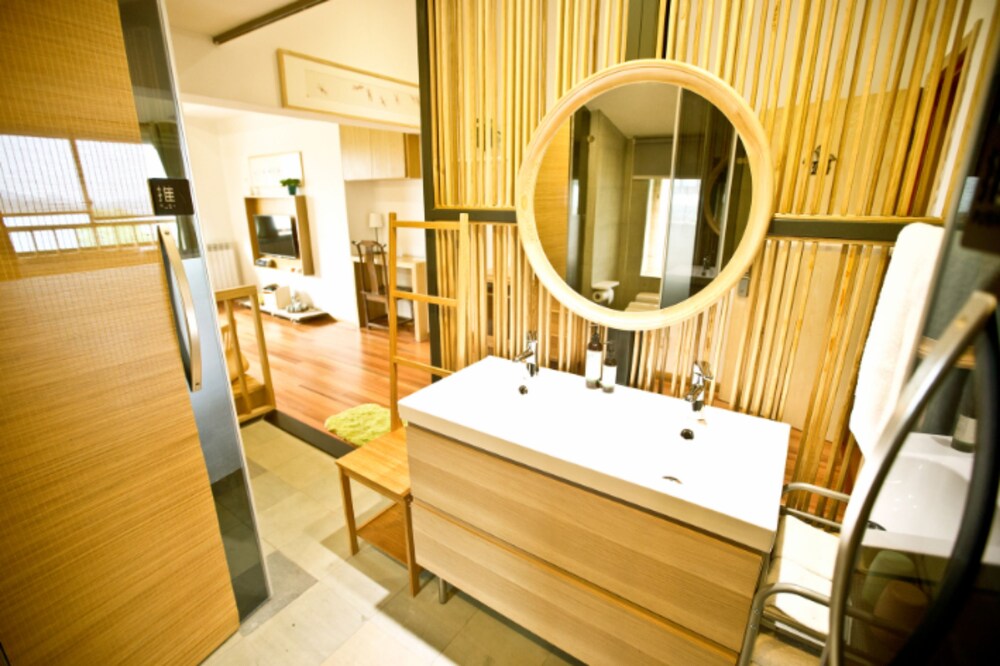 Westlake Longshang Boutique Hotel 38/40