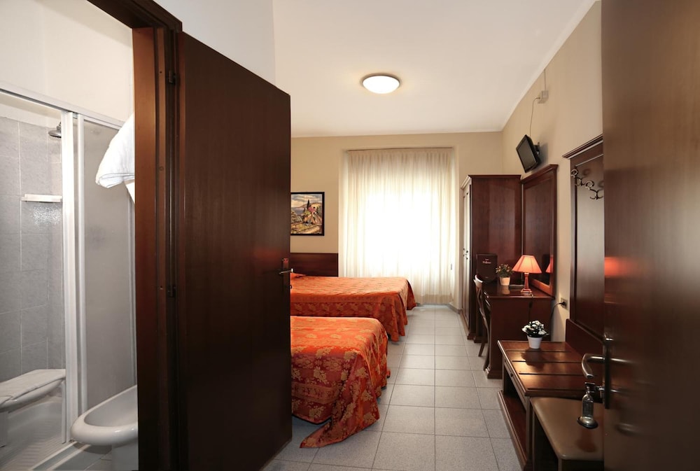 HOTEL PAVONE 23/45