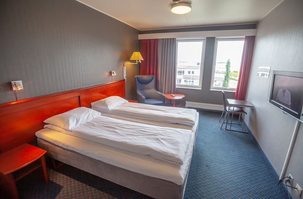 F2 Hotel 7/26