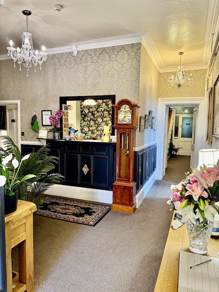 The North Cliff Hotel 6/50