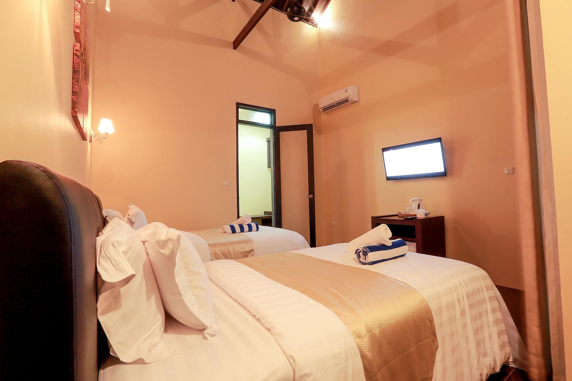 2 Bedrooms, Family, Pool View, Pool Side