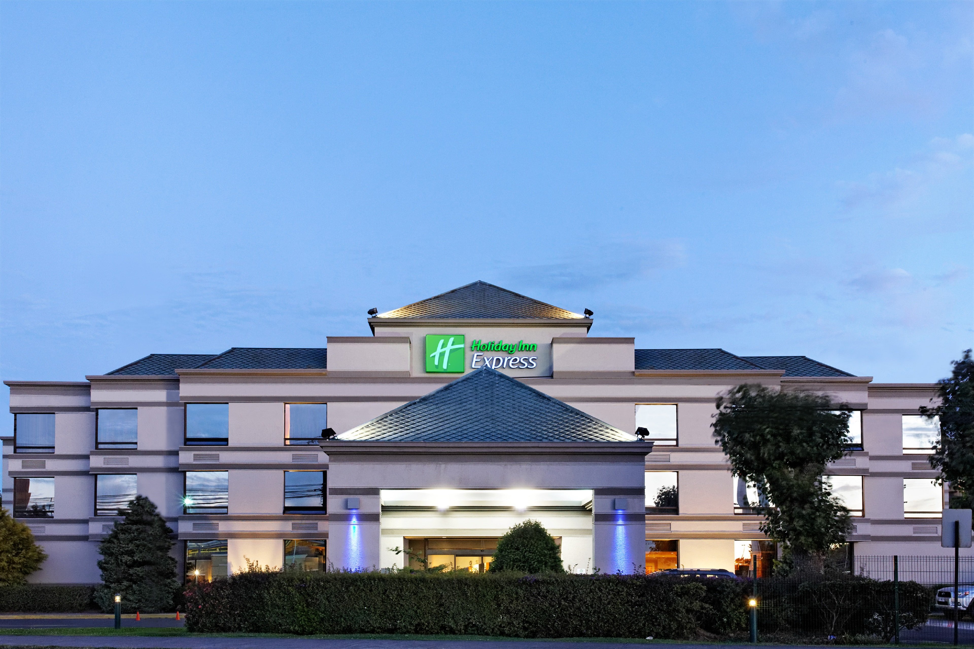 HOLIDAY INN EXPRESS CONCEPCION 2/74