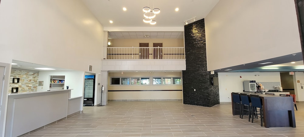 Comfort Suites Elgin Northwest 6/48