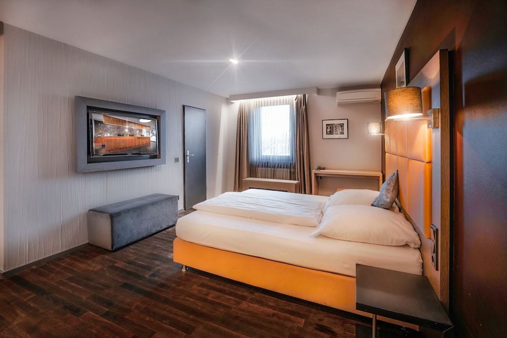 Hotel Cult Frankfurt City 10/55