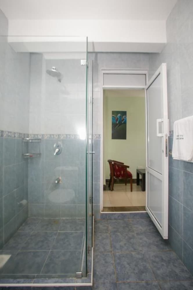 Desmond Tutu Guest House 23/23