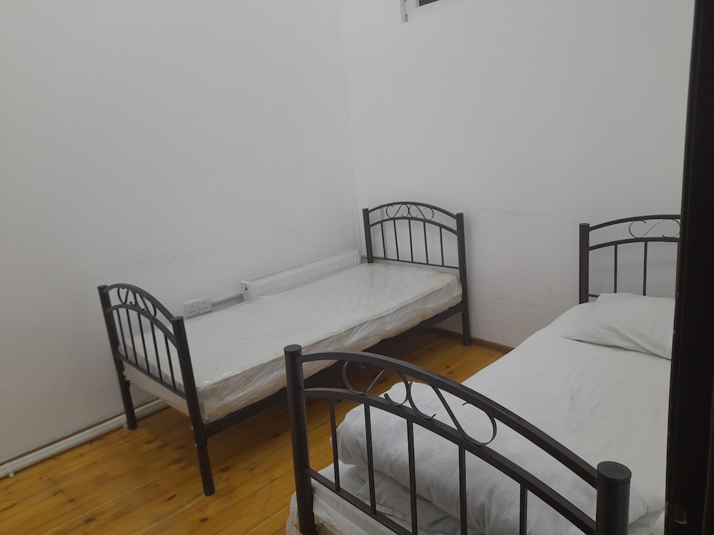 White City Hostel 27/35