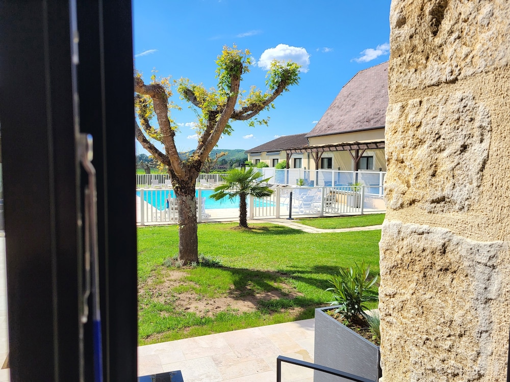HOTEL L OUSTAL 42/50