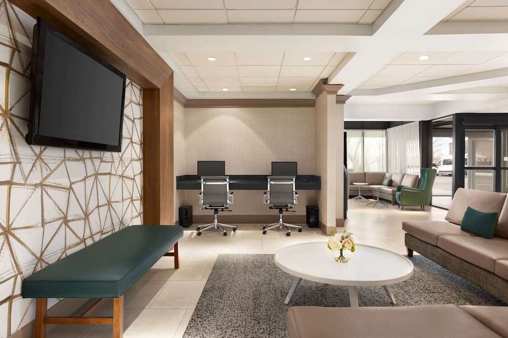 Garner Hotel Totowa by IHG 37/74