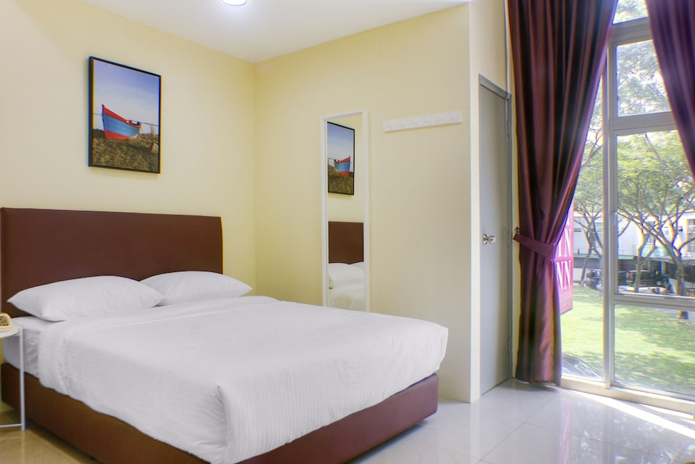 OYO 90090 Roselyn Inn 2 11/27