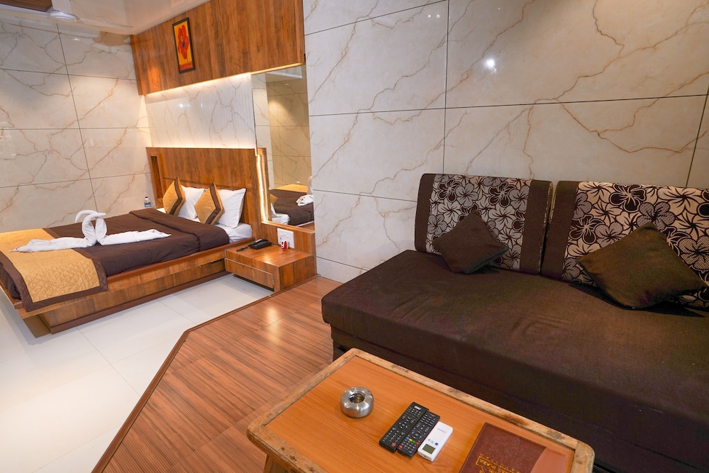 HOTEL KUMAR PLAZA 15/50