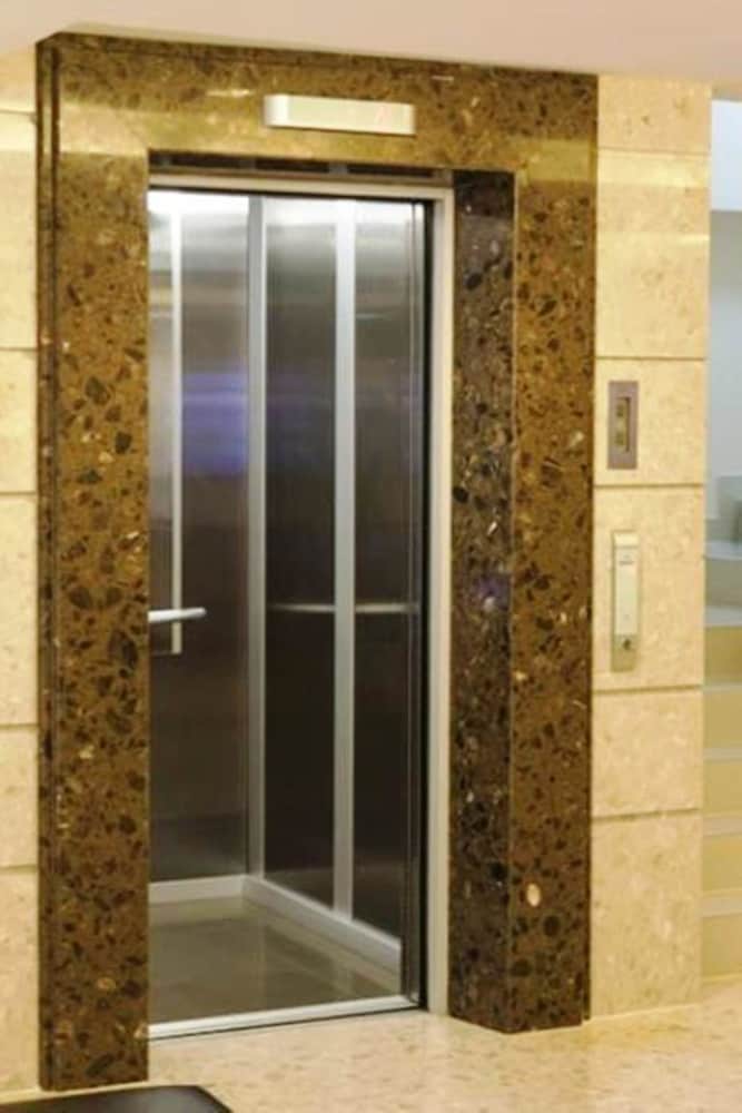 GATEWAY HOTEL 12/15