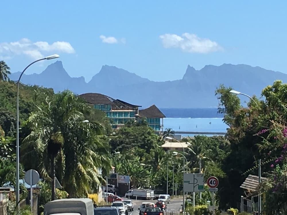 Tahiti Airport Motel 18/64