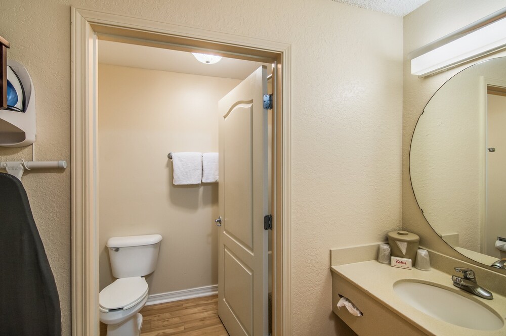 Red Roof Inn & Suites Pensacola East - Milton 14/39