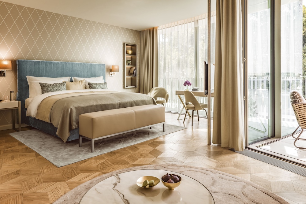 The Fontenay 24/85