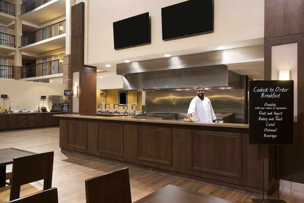 Lobby at Embassy Suites by Hilton Cleveland Beachwood, BEACHWOOD - OH