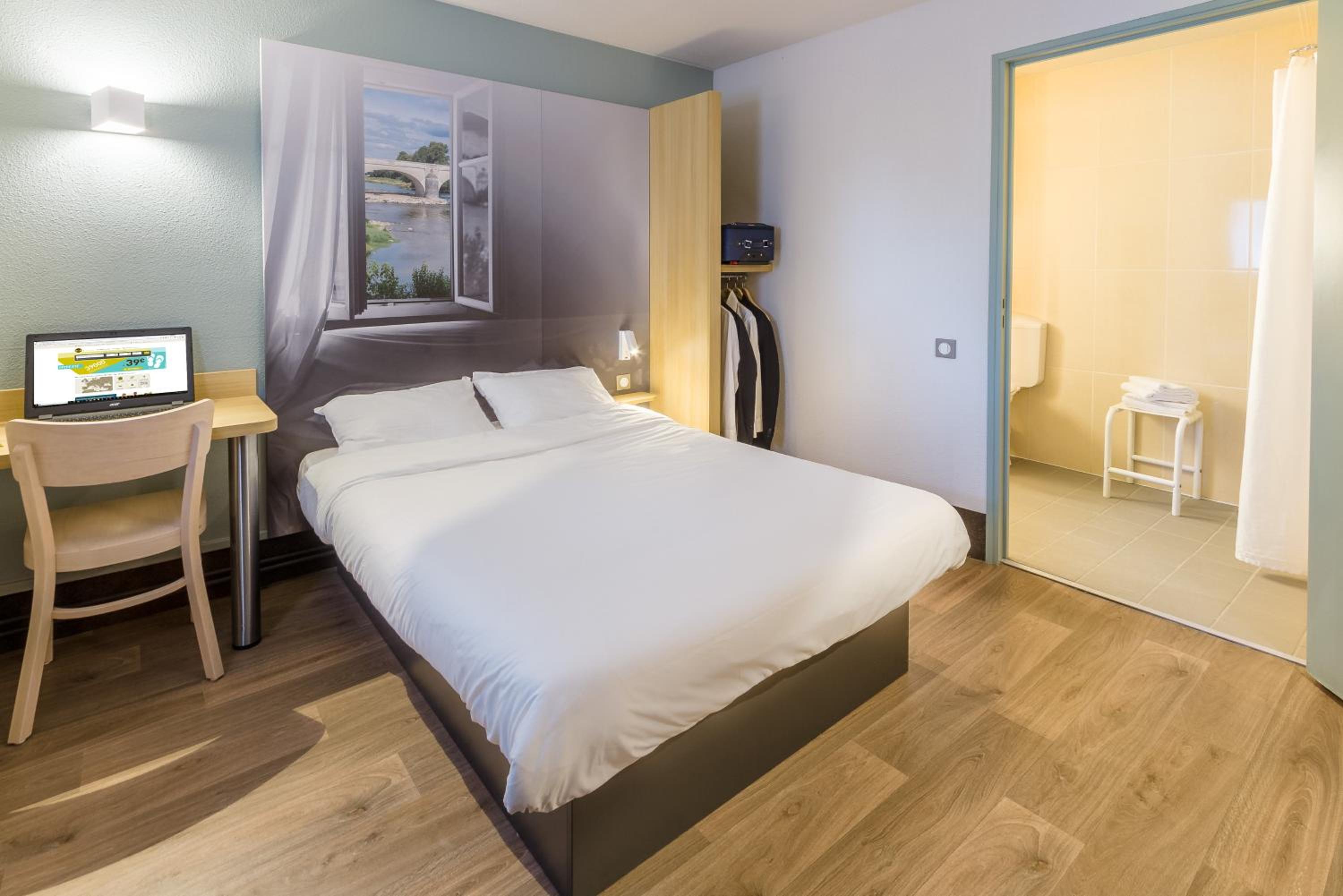 Room, Queen Bed, Accessible