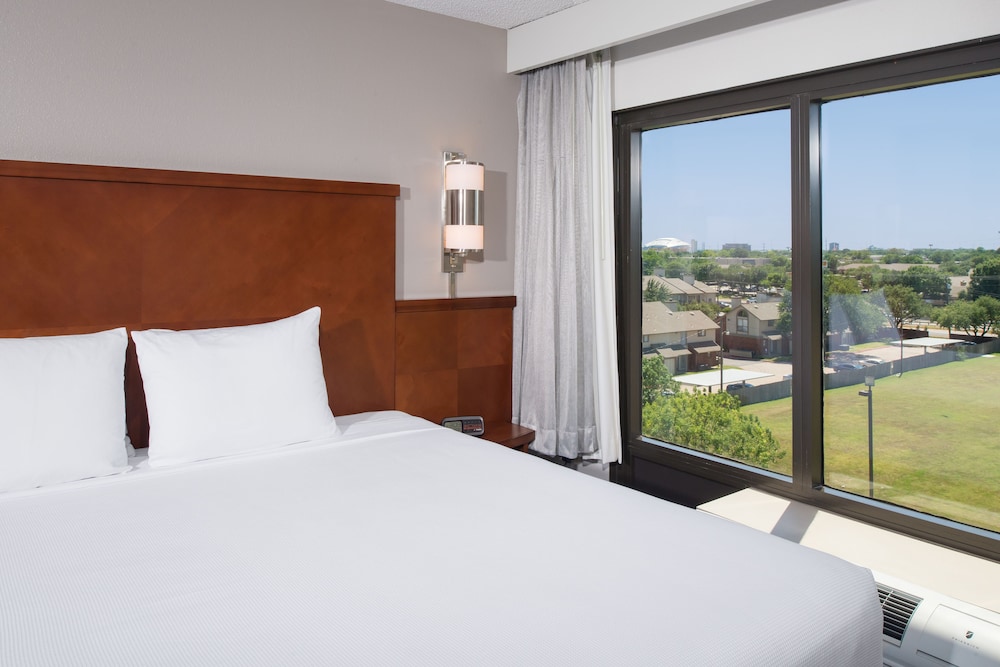 Hyatt Place Dallas/North Arlington/Grand Prairie 14/64