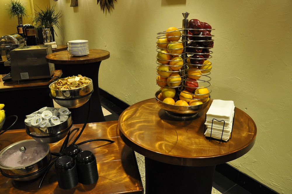 Best Western Plus Hotel & Conference Center 38/46