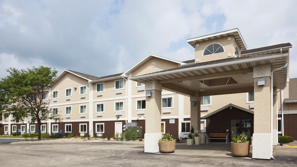 Holiday Inn Express Deforest Madison Area, an IHG Hotel 1/65