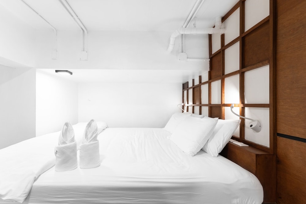 Basic, King Bed, No Window، Book A Bed Poshtel - Hostel 2/4