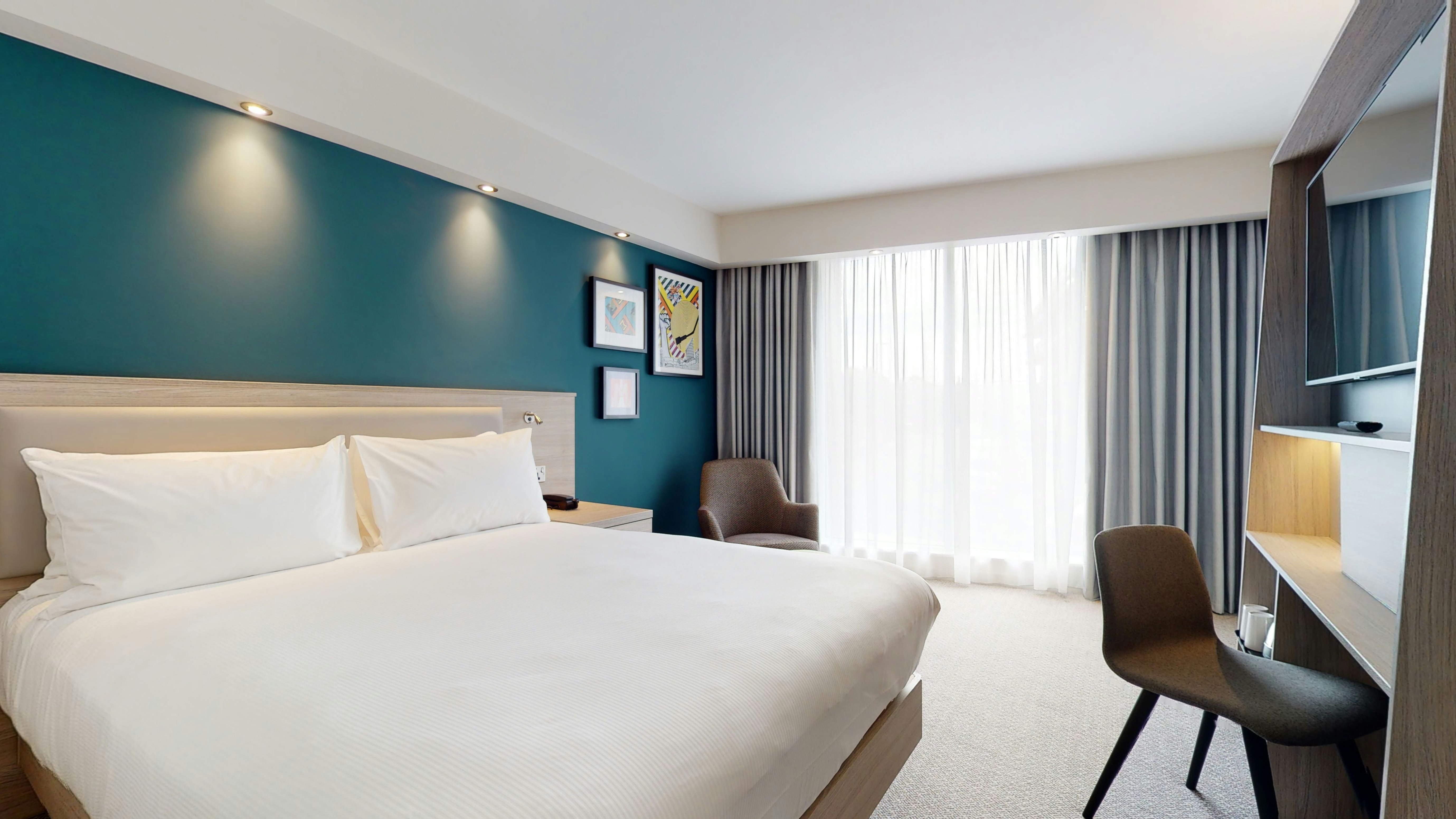 ROOM, QUEEN BED